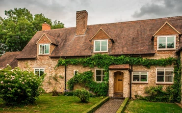 Divorce: what happens to the family home?