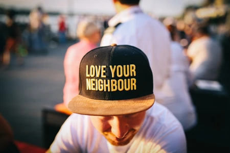 How to be a good neighbour