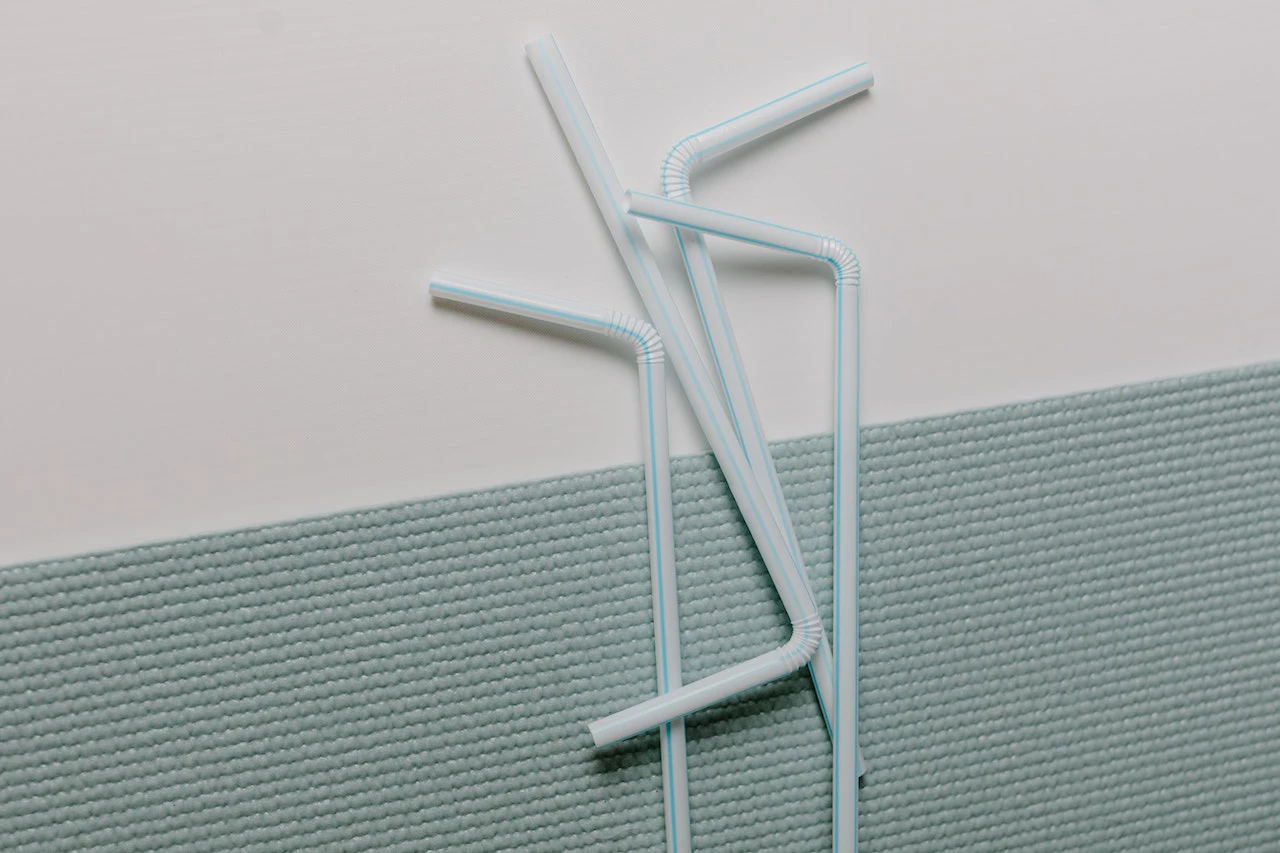 plastic straws