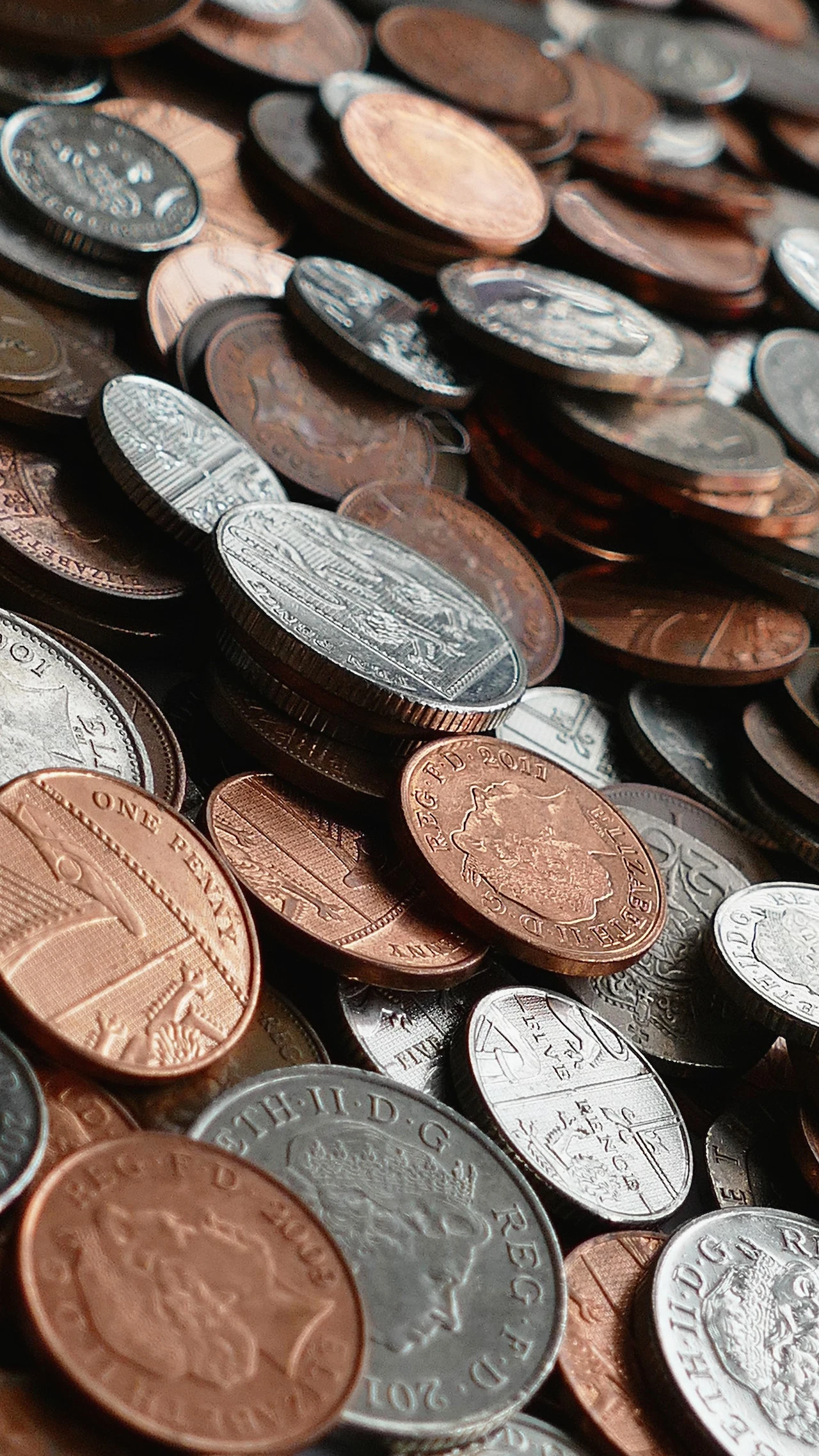 A mixed selection of British coins 