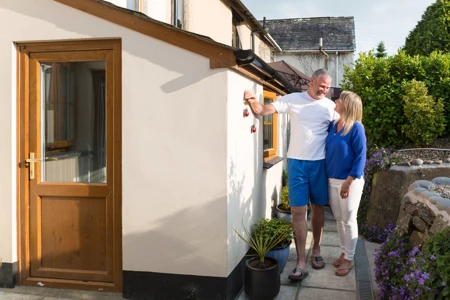 Buying a house with cash: pros and cons