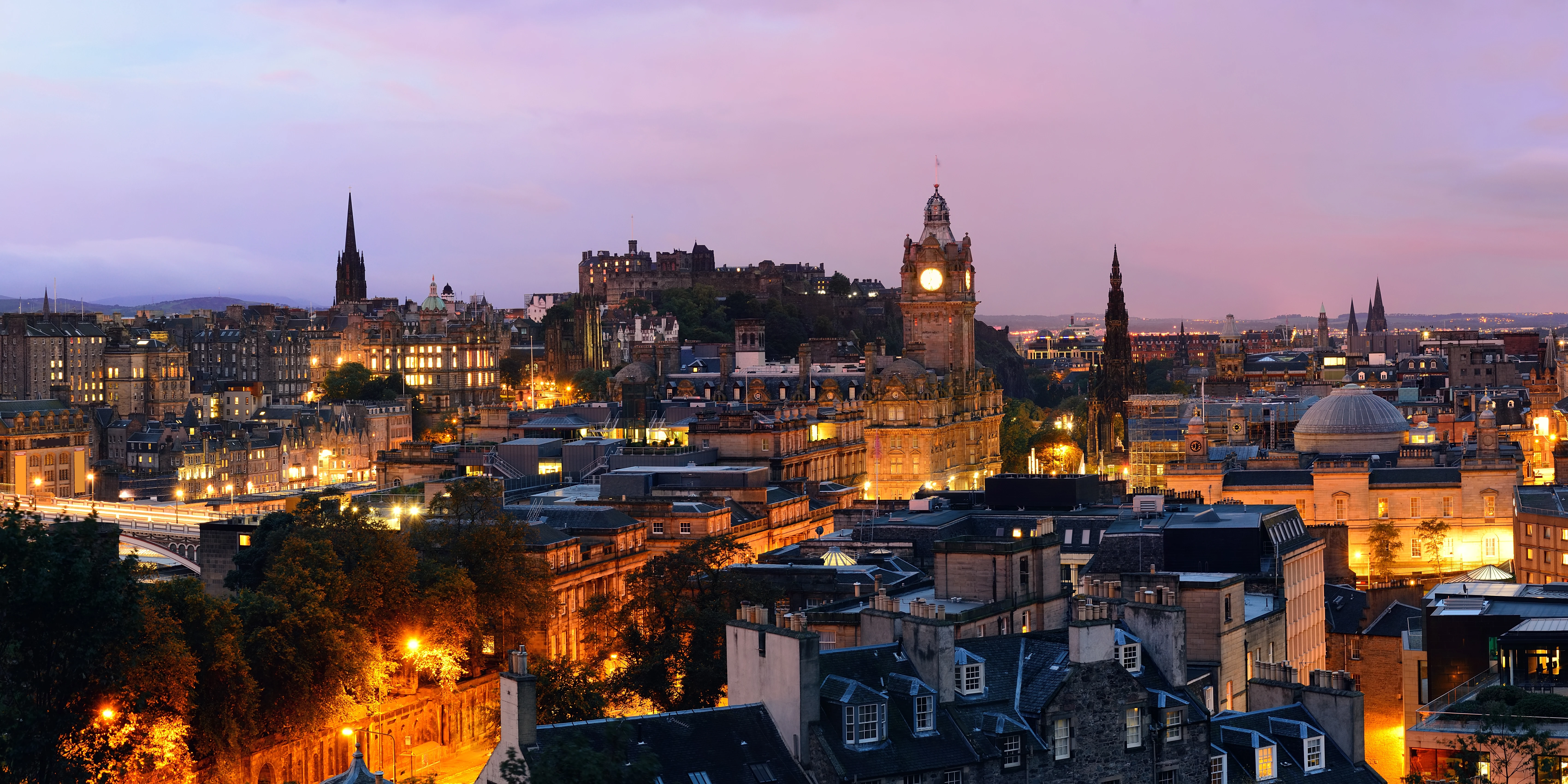 Edinburgh city view, at night